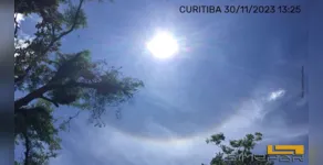  Nuvem colorida nos céus de Curitiba 