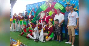  O prefeito Sérgio Onofre fez a entrega simbólica da chave da cidade para o Papai Noel. 