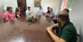  Prefeito durante evento de assinatura de contrato 