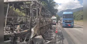  Acidente deixou rodovia totalmente bloqueada 