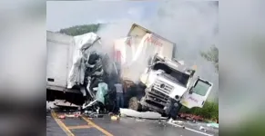  Caminhões se envolveram em acidente 