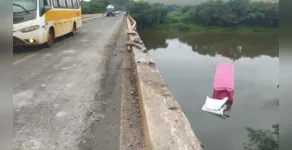  Carreta cai de ponte na BR-376 e fica submersa no Rio Tibagi 