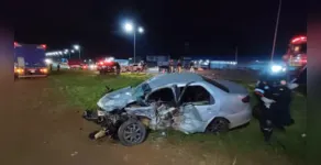  Carro das vítimas atingido pelo veículo que estava em fuga 