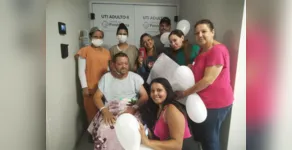  Família fez festa na saída de hospital 