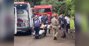  Ônibus escolar tomba com estudantes no Jardim Milani 