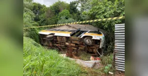  Ônibus escolar tombou no Jardim Milani 