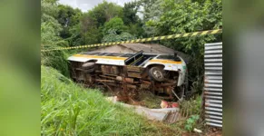  Ônibus ficou sem freios e tombou no final da manhã de quarta-feira (17) 