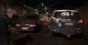  Policia flagra homens fazendo sexo dentro de carro roubado 
