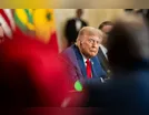 Donald Trump assina decreto que oficializa tarifas de 50% ao Brasil