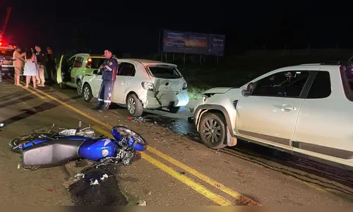 Engavetamento com quatro veículos deixa um ferido em Apucarana