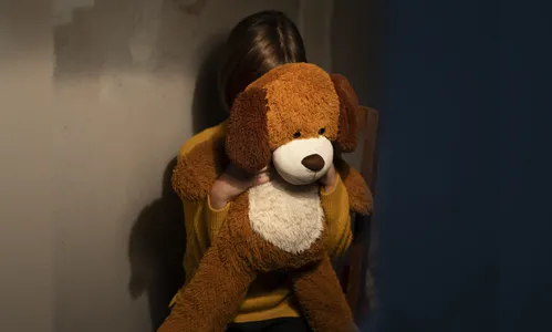 Pai abusava de filha de 10 anos e dizia que ia engravidá-la