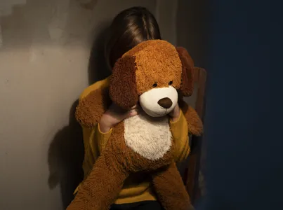 A criança relatou os abusos para a tia.