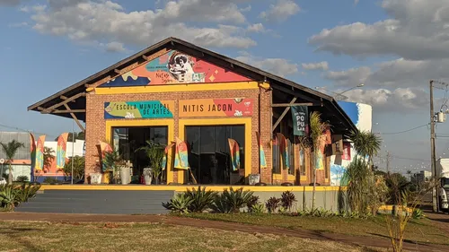 A escola será inaugurada no dia 14 de julho.