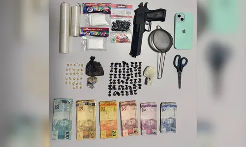 PM apreende crack e cocaína e encaminha suspeitos à delegacia