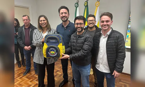 Rodolfo anuncia compra de mochila e regata para o uniforme escolar