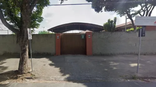As três vítimas tiveram escoriações nos rostos e braços. O jovem de 17 anos não tinha nada a ver com a confusão.