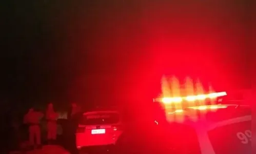 Motorista perde o controle do carro e derruba muro de casa em Ivaiporã