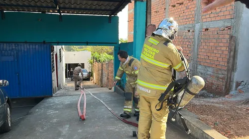 Bombeiros fizeram o rescaldo