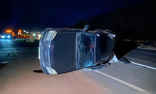 Ford Ranger capota e motorista fica ferido após colisão no Pirapó