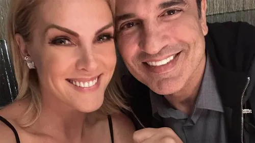 Ela pediu para que os fãs continuem orando pela saúde do marido