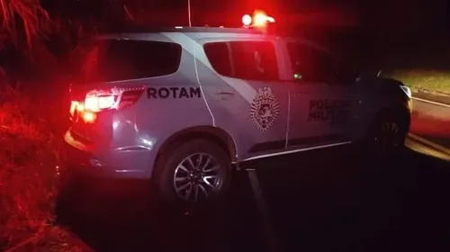 O suspeito estava em uma moto em alta velocidade quando foi abordado