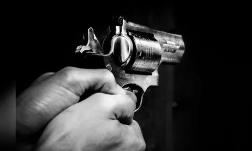 Homem é preso por ameaçar acompanhante com arma durante programa