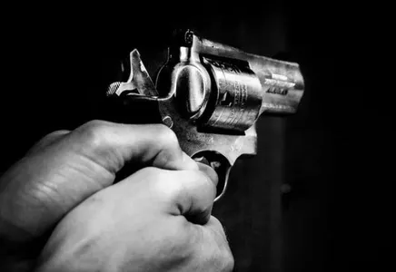 Homem é preso por ameaçar acompanhante com arma durante programa