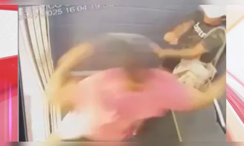 Homem espanca a namorada com mais de 60 socos dentro de elevador
