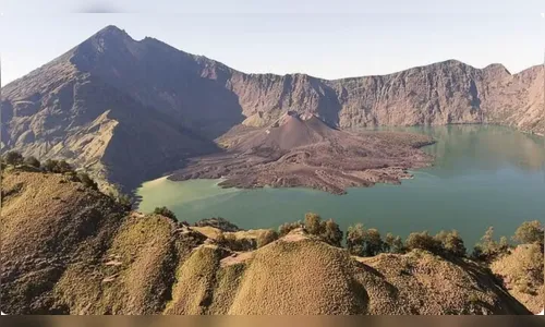 Turista cai de 200 metros em Monte Rinjani e consegue resgate rápido