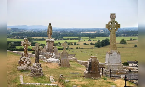 Mais de 300 corpos são achados abandonados em crematório