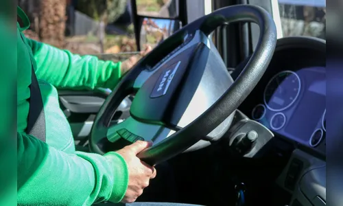Prefeitura do PR tem vaga para motorista com salário até R$ 1,9 mil