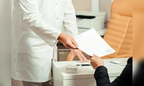Médica descobre que paciente alterou atestado e aciona PM na região