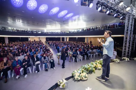 Prefeito Rodolfo Mota discursa na abertura da Jornada Pedagógica