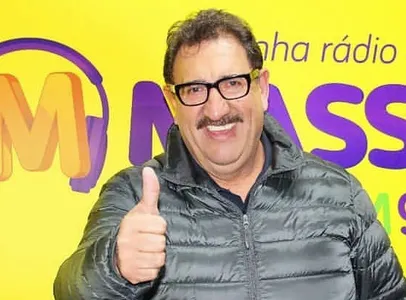 "Quando eu saí de Jandaia do Sul e fui para Curitiba em 1983, eu saí devendo para todo mundo. Devia para tudo quanto é lugar. Não podia passar pela avenida que tinha um cobrador me cobrando", contou