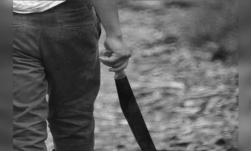 Mulher é ferida ao proteger filho de agressão com facão em Faxinal