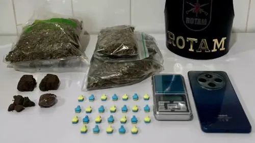 Suspeito guardava drogas em casa