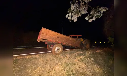 Motorista idoso fica ferido ao bater na traseira de trator na PR-082