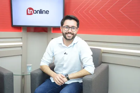 Vereador Moisés Tavares no estúdio do TNOnline