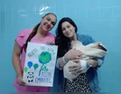 Enfermeira do Materno Infantil emociona mães com carimbos de placenta