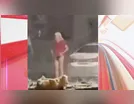 Novas imagens mostram pastor usando fio-dental e peruca de novo