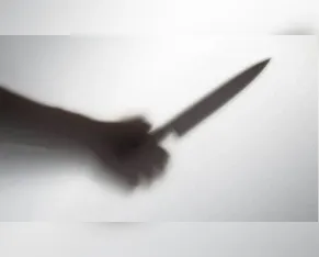 Mãe esfaqueia duas mulheres após briga escolar em Apucarana