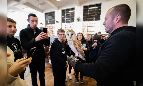 Estudantes participam de aula com animais resgatados pelo Cemsa