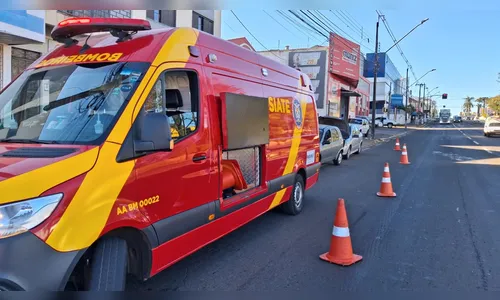Colisão traseira deixa passageira ferida em avenida de Apucarana