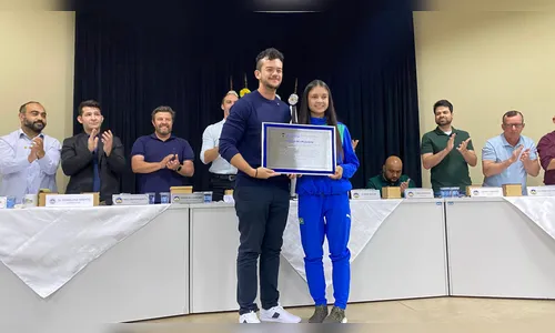 Câmara de Apucarana entrega moção de aplausos à atleta Madelaine Gomes