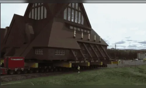 Igreja histórica precisa ser transferida de lugar por reboque