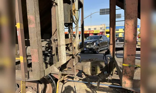 Motorista de S10 colide contra trem em Arapongas: 