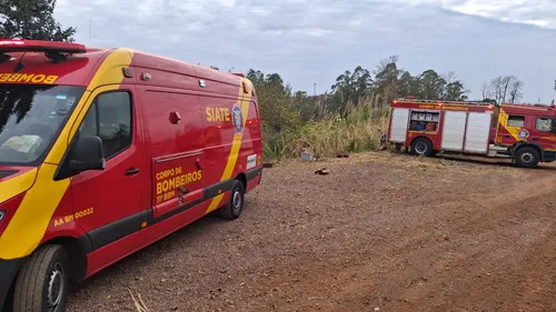 A ocorrência mobilizou caminhão, ambulâncias e equipes do Corpo de Bombeiros