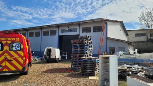 A vítima sofreu contusões no crânio e no braço direito