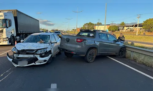 Tripla colisão deixa um ferido na BR-369 em Apucarana