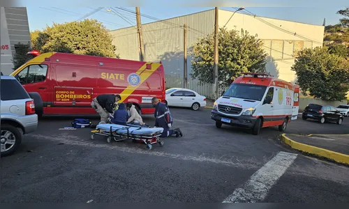 Acidente entre carro e moto deixa motociclista ferido em Apucarana